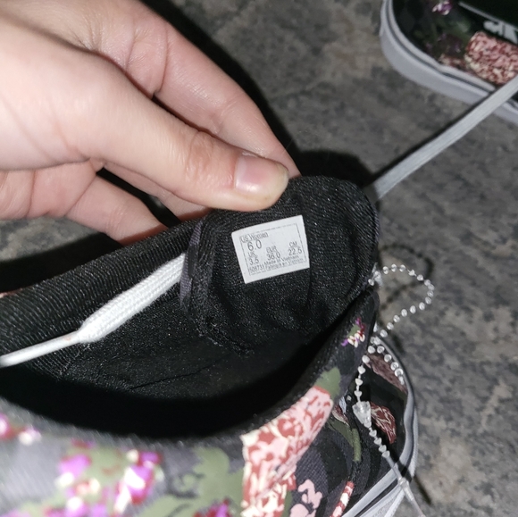 Vans - Picture 3 of 3